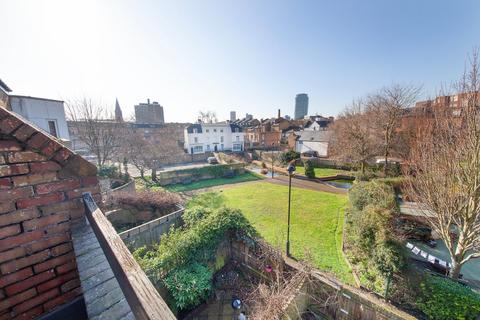 3 bedroom flat for sale, Sunbury Lane, London