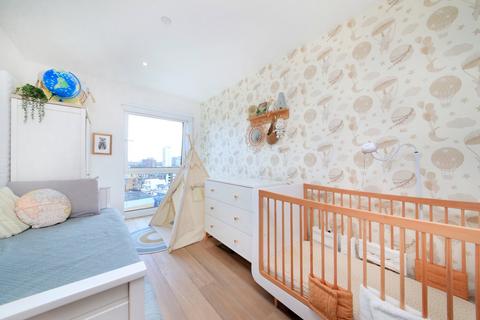 2 bedroom flat for sale, Flotilla House, Juniper Drive, London