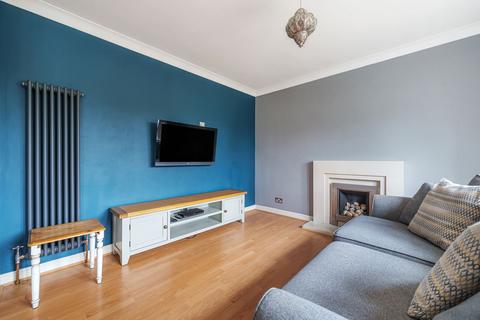 2 bedroom end of terrace house to rent, Burfield Road, Old Windsor, SL4