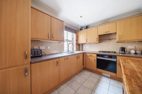 2 bedroom end of terrace house to rent, Burfield Road, Old Windsor, SL4