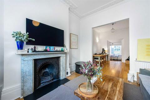 3 bedroom flat to rent, Alderney Street, London SW1V