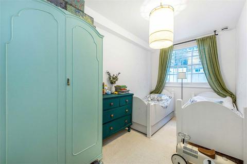 3 bedroom flat to rent, Alderney Street, London SW1V