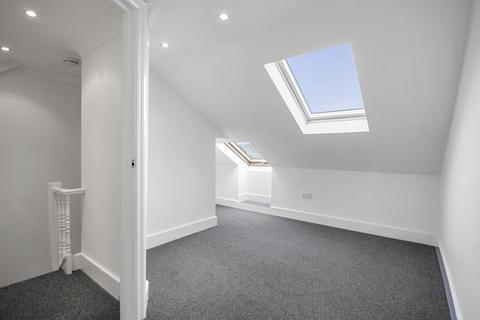31 Dunmow Road, London, E15 1TZ