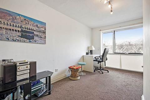 1 bedroom flat for sale, Ilford IG2