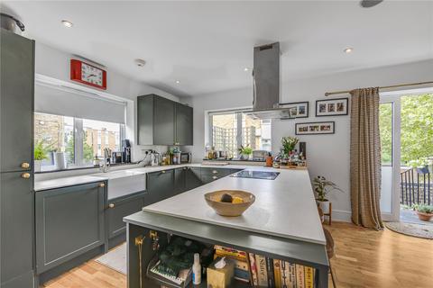 2 bedroom maisonette for sale, Audley Close, London, SW11