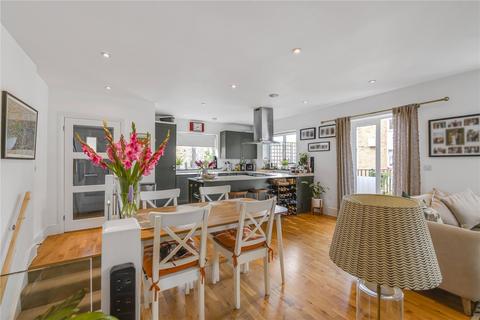 2 bedroom maisonette for sale, Audley Close, London, SW11