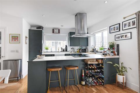 2 bedroom maisonette for sale, Audley Close, London, SW11