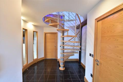 2 bedroom penthouse for sale, Mill Park Gardens, Mildenhall, Bury St. Edmunds, Suffolk, IP28