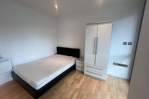 Studio to rent, Deansgate, Manchester