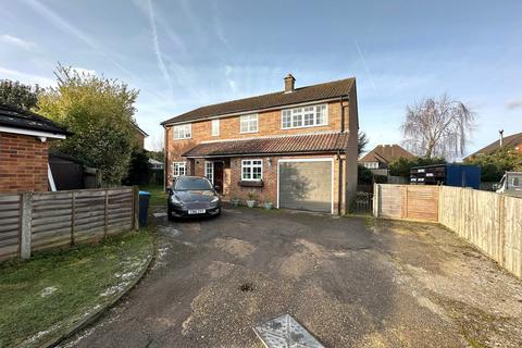 4 bedroom detached house for sale, Yew Tree Drive, Bovingdon HP3