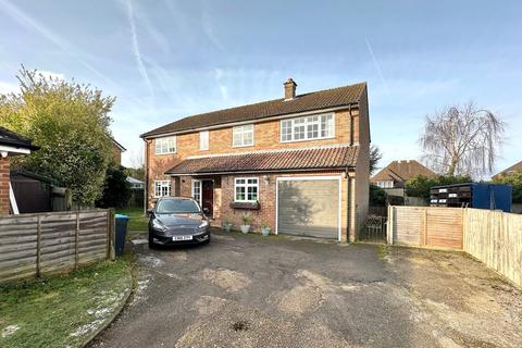 4 bedroom detached house for sale, Yew Tree Drive, Bovingdon HP3