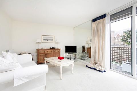 2 bedroom flat to rent, Peninsula Square, Hampshire SO23