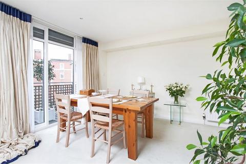 2 bedroom flat to rent, Peninsula Square, Hampshire SO23