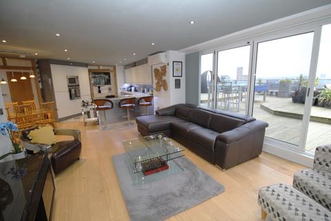 2 bedroom apartment to rent, Sovereign Point, 31 The Quays, Salford, Lancashire, M50