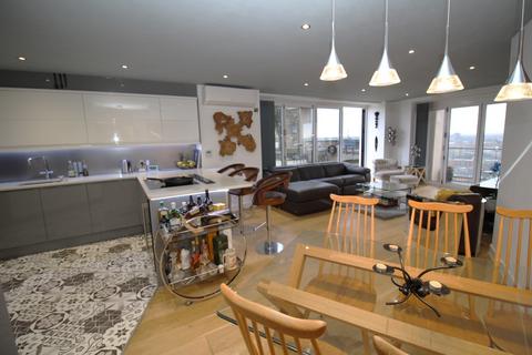 2 bedroom apartment to rent, Sovereign Point, 31 The Quays, Salford, Lancashire, M50