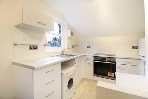 Studio to rent, Culmington Road, London W13