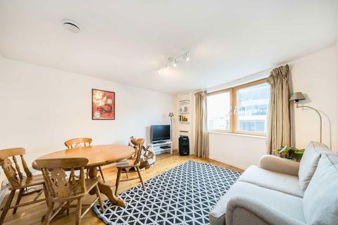 2 bedroom flat for sale, Station Court, London SW6