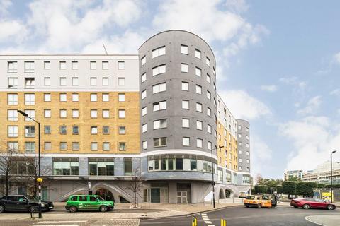 2 bedroom flat for sale, Station Court, London SW6