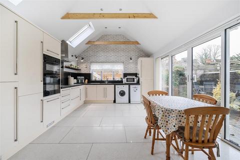 4 bedroom detached house for sale, Manor Close, Urchfont