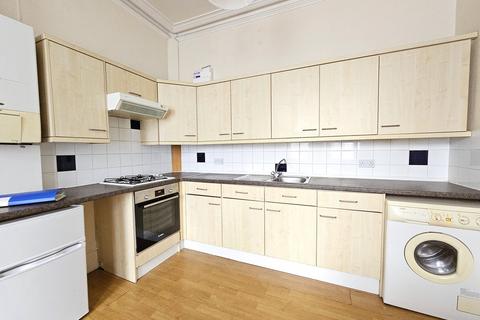 2 bedroom flat to rent, High Road, East Finchley, N2