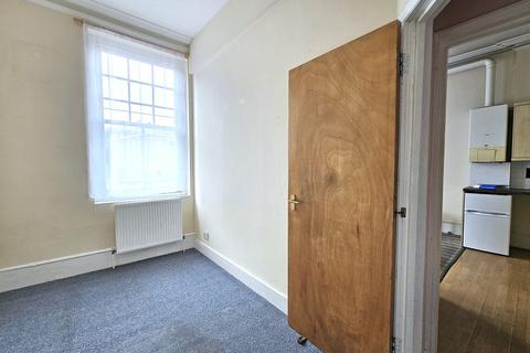 2 bedroom flat to rent, High Road, East Finchley, N2