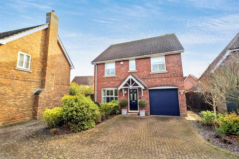 4 bedroom detached house for sale, Petworth Close, Great Notley, Braintree