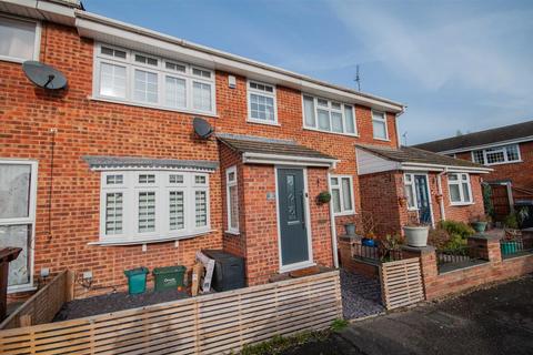 3 bedroom terraced house for sale, Primula Way, Springfield, Chelmsford