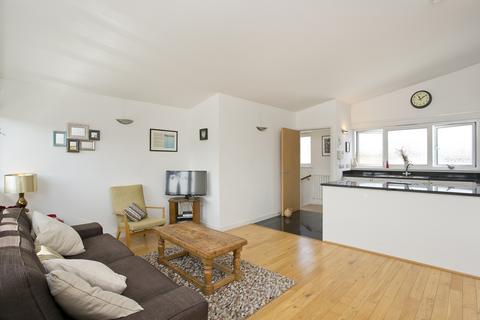 2 bedroom flat to rent, Sternhall Lane Peckham SE15