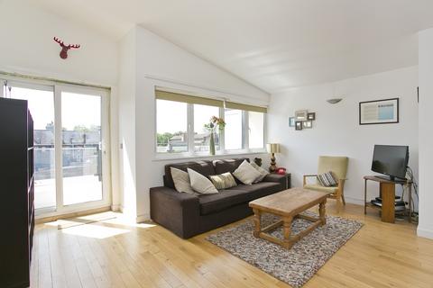 2 bedroom flat to rent, Sternhall Lane Peckham SE15