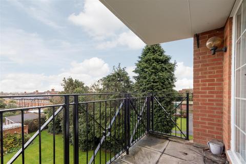 2 bedroom flat for sale, Chase Side, London N14