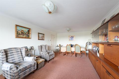 2 bedroom flat for sale, Chase Side, London N14