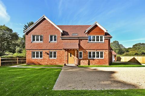 5 bedroom detached house to rent, Burnt House Lane, Cowfold, Horsham