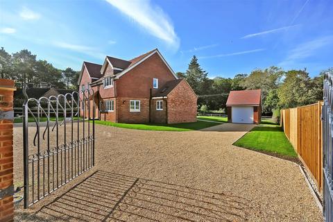 5 bedroom detached house to rent, Burnt House Lane, Cowfold, Horsham