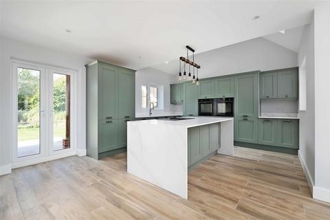 5 bedroom detached house to rent, Burnt House Lane, Cowfold, Horsham