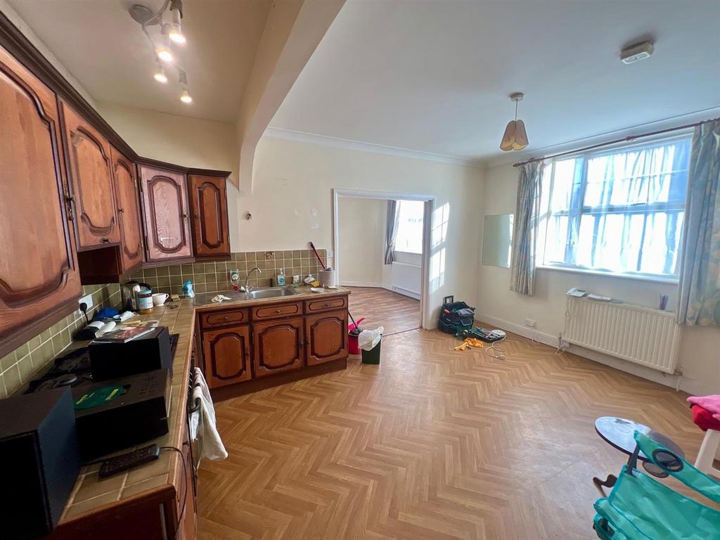98 Kitchen v2.jpg