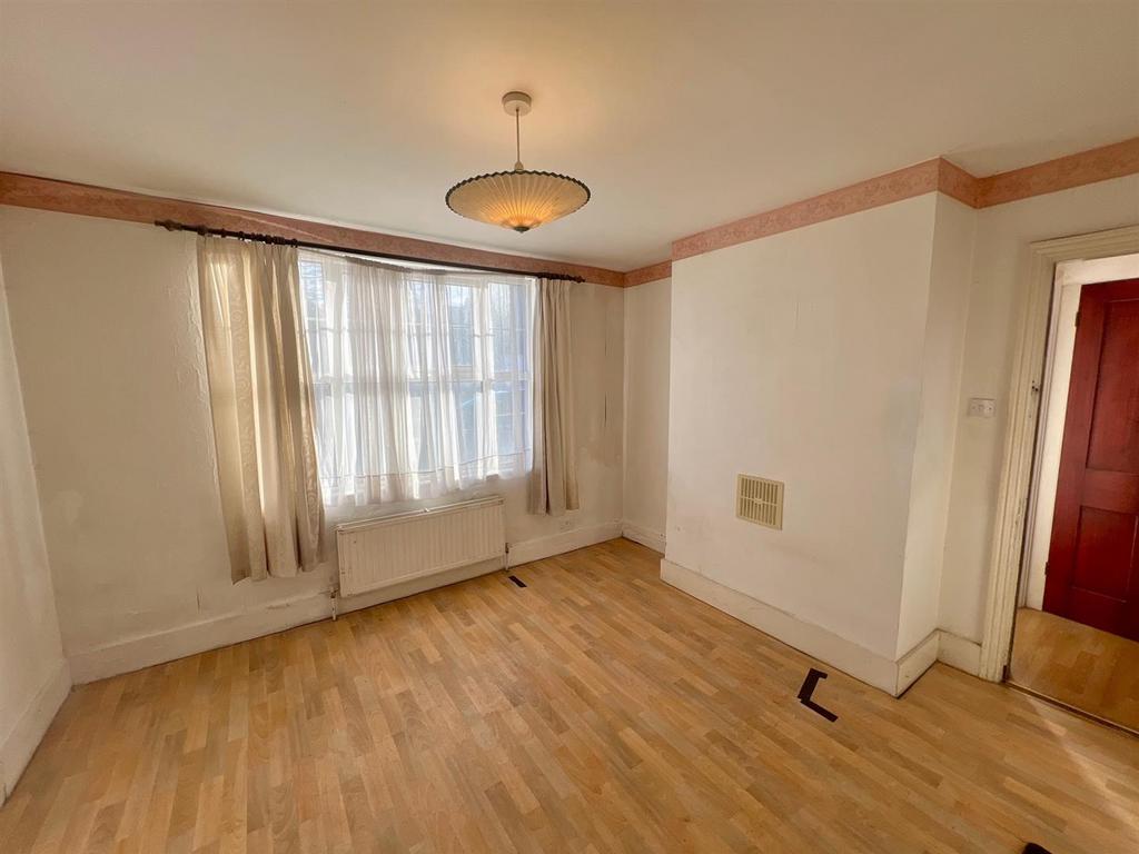 98 Bedroom.jpg
