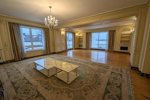 5 bedroom flat for sale, Riverside Drive, London