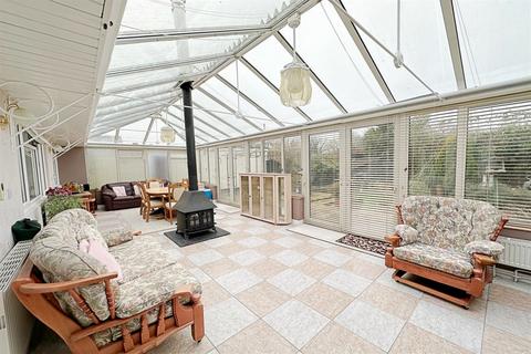 2 bedroom detached bungalow for sale, Iwerne Minster