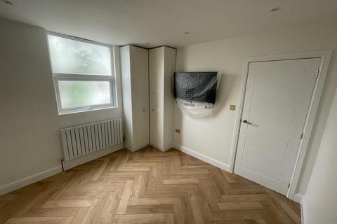 1 bedroom flat to rent, Grafton Road, London