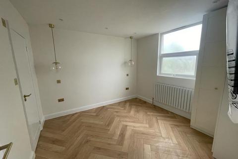 1 bedroom flat to rent, Grafton Road, London