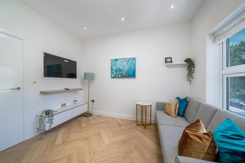 1 bedroom flat to rent, Grafton Road, London