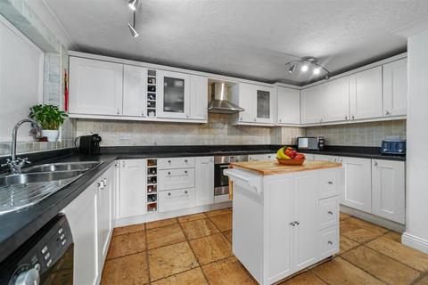 4 bedroom semi-detached house for sale, Byng Crescent, Thorpe-Le-Soken CO16