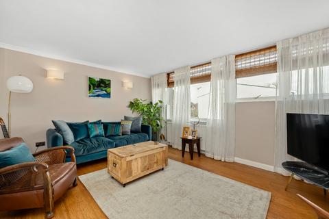 3 bedroom end of terrace house for sale, Thames Street, Walton-on-Thames, Surrey, KT12