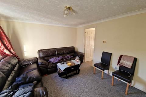 2 bedroom flat to rent, Wormalds View, Dewsbury