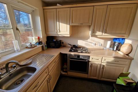 2 bedroom flat to rent, Wormalds View, Dewsbury