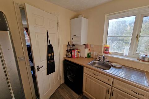 2 bedroom flat to rent, Wormalds View, Dewsbury