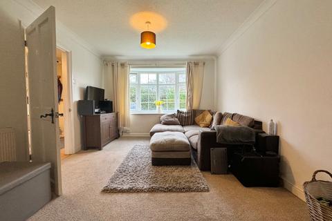 3 bedroom semi-detached house to rent, Wheatley Close, Solihull, West Midlands, B92