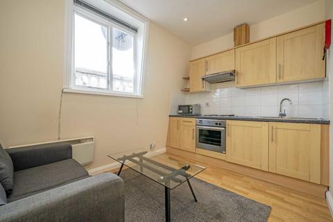 1 bedroom flat to rent, Castletown Road, London W14