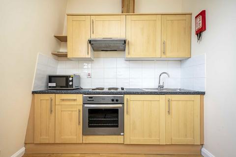 1 bedroom flat to rent, Castletown Road, London W14