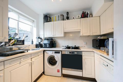 3 bedroom terraced house for sale, Oatlands Green, Weybridge, KT13